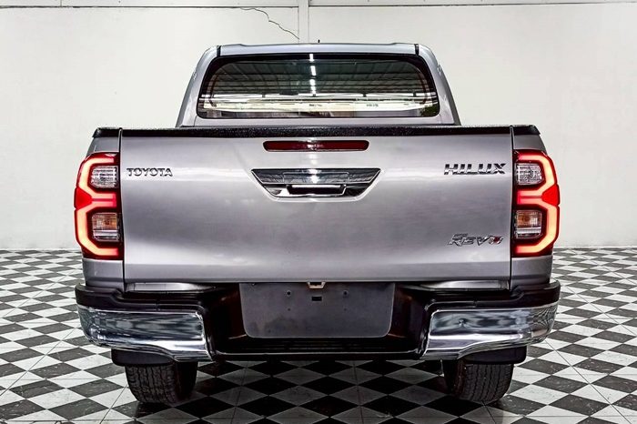 REVO PRE 2022 2.4E AT DOUBLE CAB SILVER  9544 full
