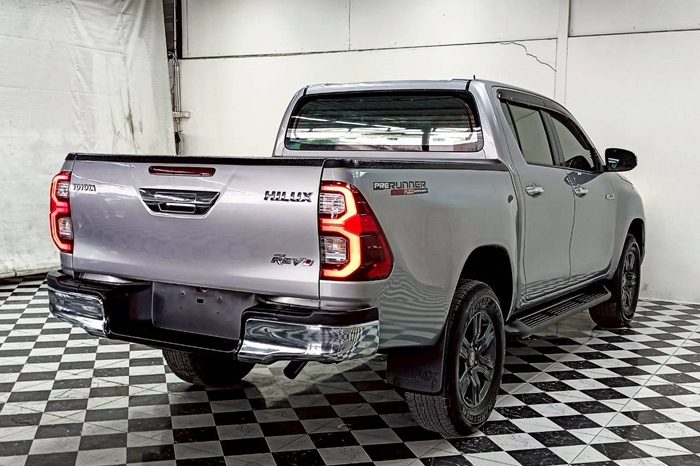 REVO PRE 2022 2.4E AT DOUBLE CAB SILVER  9544 full