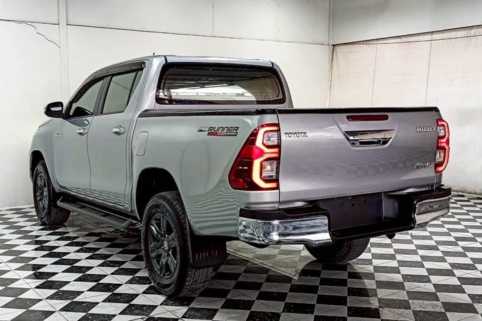 REVO PRE 2022 2.4E AT DOUBLE CAB SILVER  9544 full