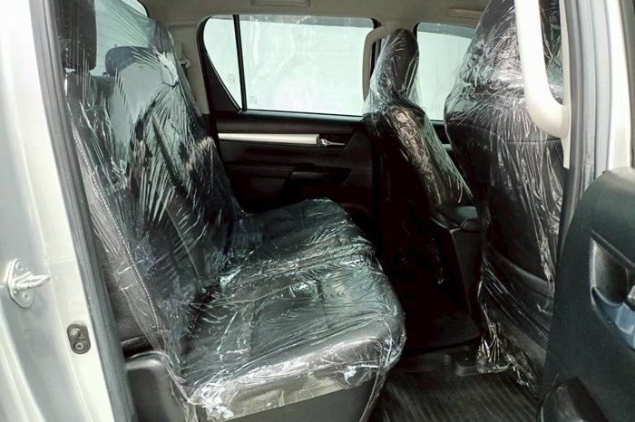 REVO PRE 2022 2.4E AT DOUBLE CAB SILVER  9544 full