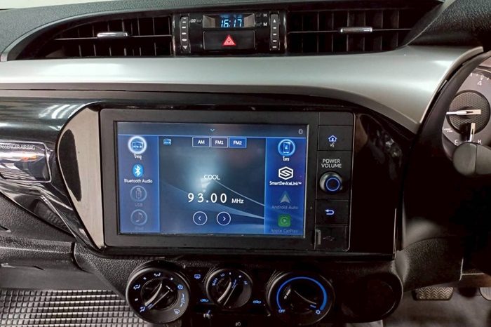 REVO PRE 2022 2.4E AT DOUBLE CAB SILVER  9544 full