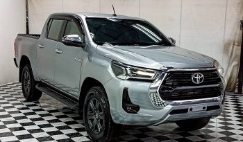 REVO PRE 2022 2.4E AT DOUBLE CAB SILVER  9544 full