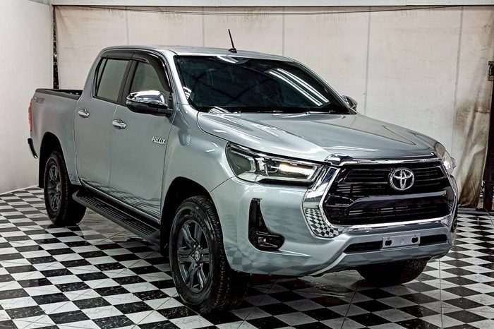 REVO PRE 2022 2.4E AT DOUBLE CAB SILVER  9544 full