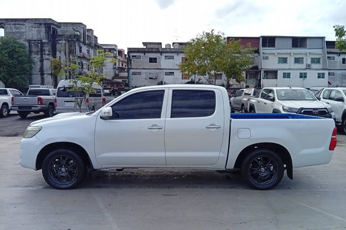 VIGO 2WD 2015 2.5G MT DOUBLE CAB WHITE  5844 full