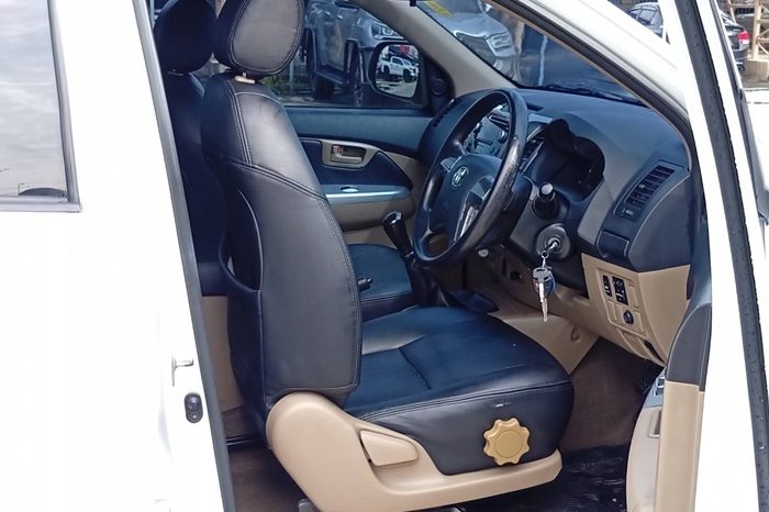 VIGO 2WD 2015 2.5G MT DOUBLE CAB WHITE  5844 full