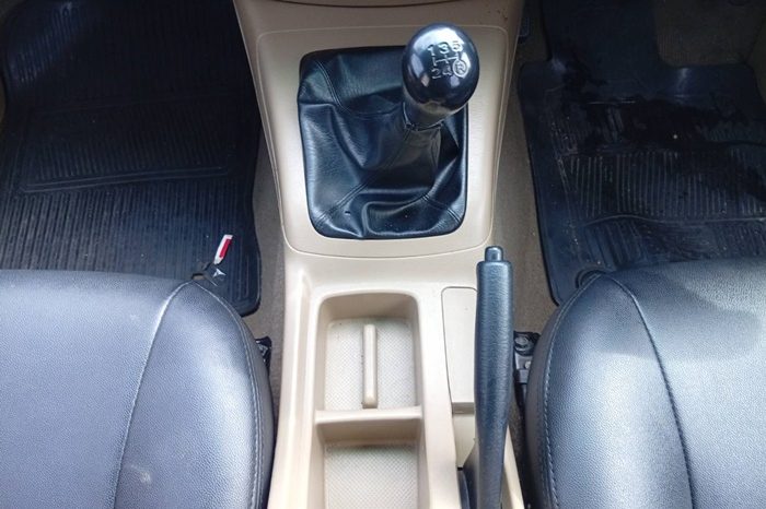 VIGO 2WD 2015 2.5G MT DOUBLE CAB WHITE  5844 full