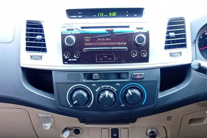 VIGO 2WD 2015 2.5G MT DOUBLE CAB WHITE  5844 full