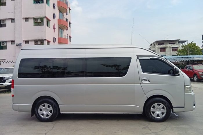 TOYOTA 2WD 2020 3.0 MT COMMUTER SILVER  2288 full