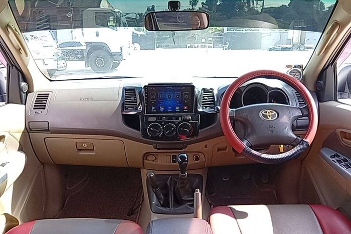 VIGO 4WD 2011 3.0G MT DOUBLE CAB WHITE  5320 full