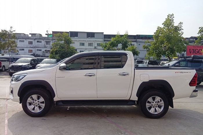 REVO PRE 2019 2.4E AT DOUBLE CAB WHITE  6068 full