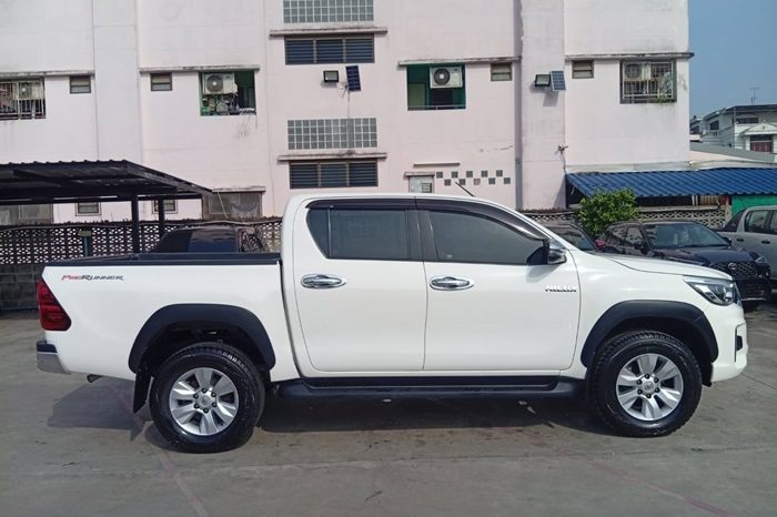REVO PRE 2019 2.4E AT DOUBLE CAB WHITE  6068 full