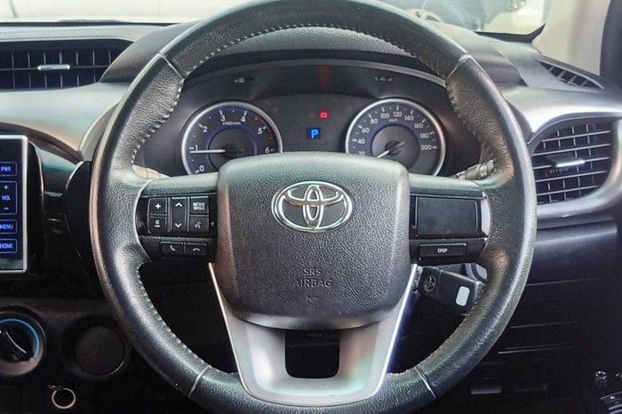 REVO PRE 2019 2.4E AT DOUBLE CAB WHITE  6068 full