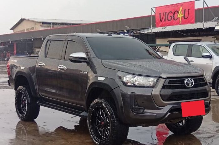 REVO PRE 2021 2.4E AT DOUBLE CAB DARK GREY  1871 full