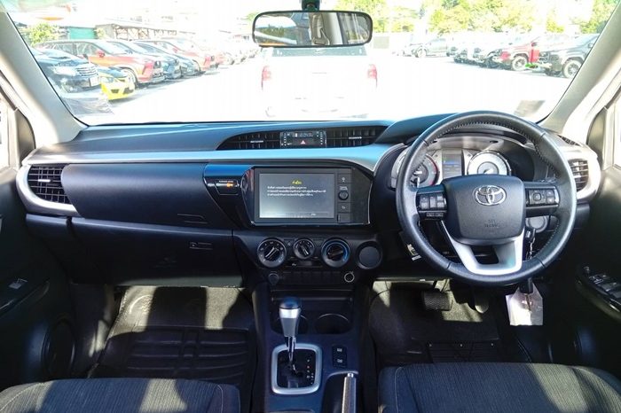 REVO 2WD 2020 2.4MID AT DOUBLE CAB SILVER  2614 full