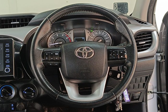 REVO 4WD 2020 2.4MID MT SMART CAB SILVER  8079 full