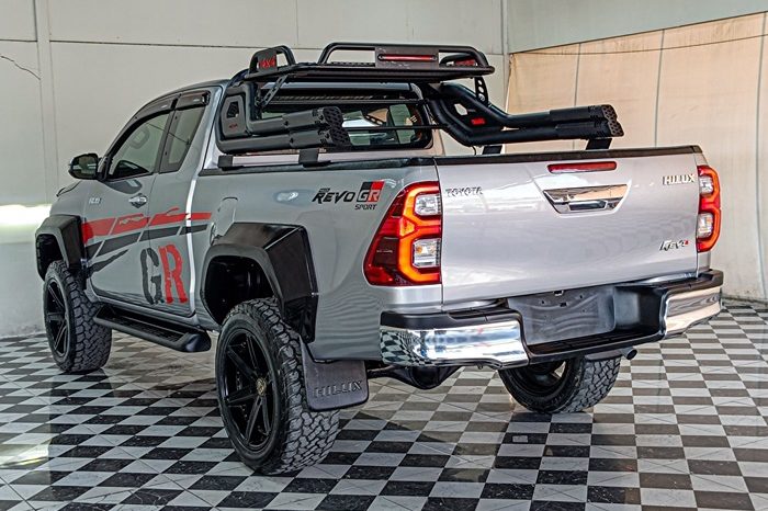 REVO 4WD 2020 2.4MID MT SMART CAB SILVER  8079 full