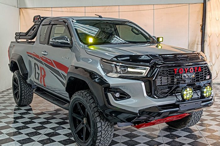 REVO 4WD 2020 2.4MID MT SMART CAB SILVER  8079 full