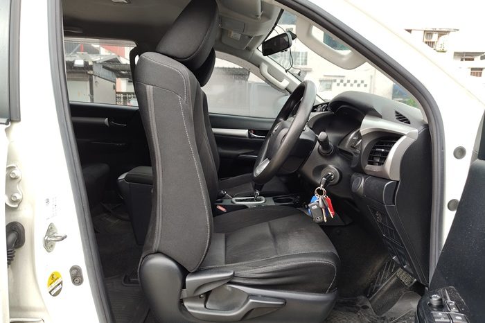 REVO PRE 2020 2.4E AT DOUBLE CAB WHITE  6806 full