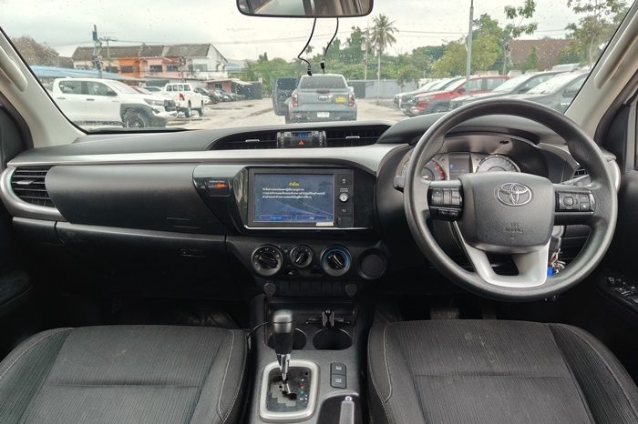 REVO PRE 2020 2.4E AT DOUBLE CAB WHITE  6806 full