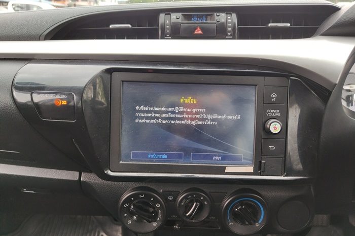 REVO PRE 2020 2.4E AT DOUBLE CAB WHITE  6806 full