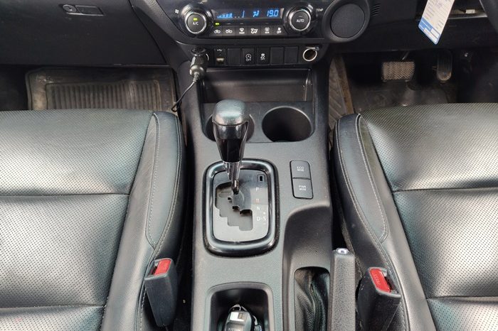 ROCCO PRE 2019 2.8G AT DOUBLE CAB WHITE  4628 full