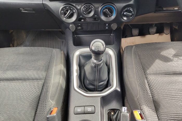 REVO 4WD 2020 2.4E MT SMART CAB SILVER  8082 full