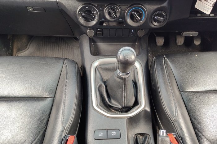 REVO 4WD 2020 2.4E MT DOUBLE CAB SILVER  4820 full