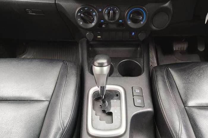 REVO PRE 2020 2.4E AT DOUBLE CAB BLACK  1755 full