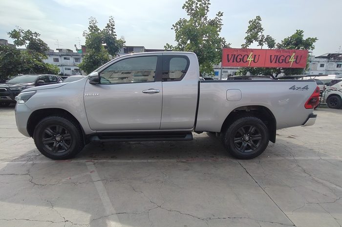 REVO 4WD 2020 2.4MID MT SMART CAB SILVER  8079 full