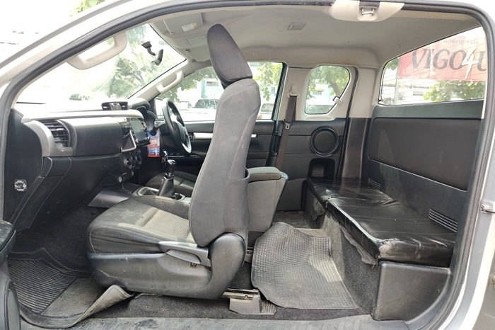 REVO 4WD 2020 2.4MID MT SMART CAB SILVER  8079 full