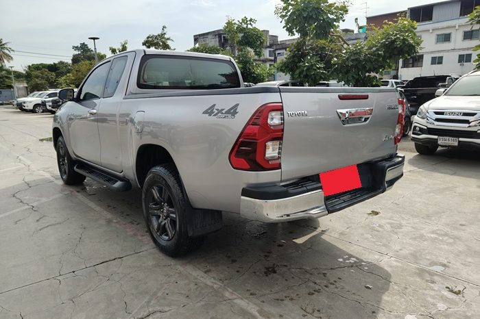 REVO 4WD 2020 2.4MID MT SMART CAB SILVER  8079 full