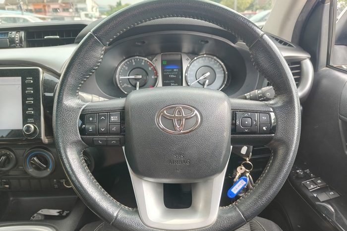 REVO 4WD 2020 2.4MID MT SMART CAB SILVER  8079 full