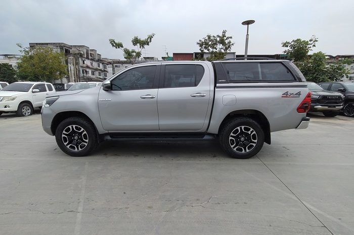 REVO 4WD 2021 2.4 MID MT DOUBLE CAB SILVER  150 full