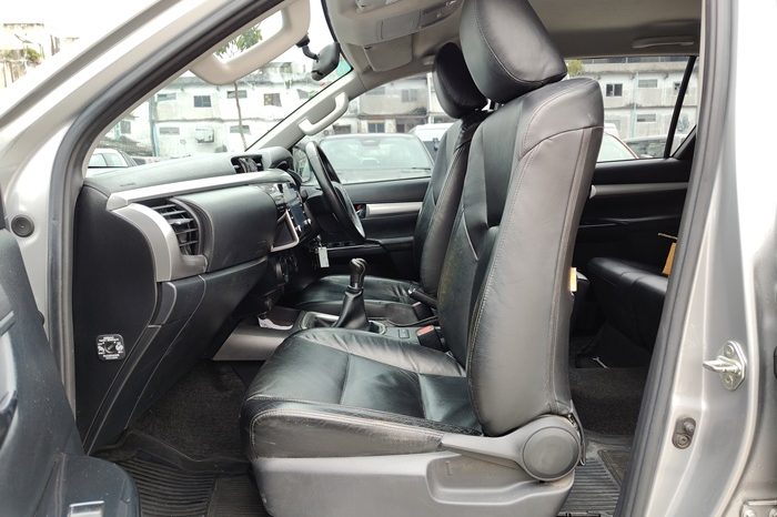 REVO 4WD 2021 2.4 MID MT DOUBLE CAB SILVER  150 full