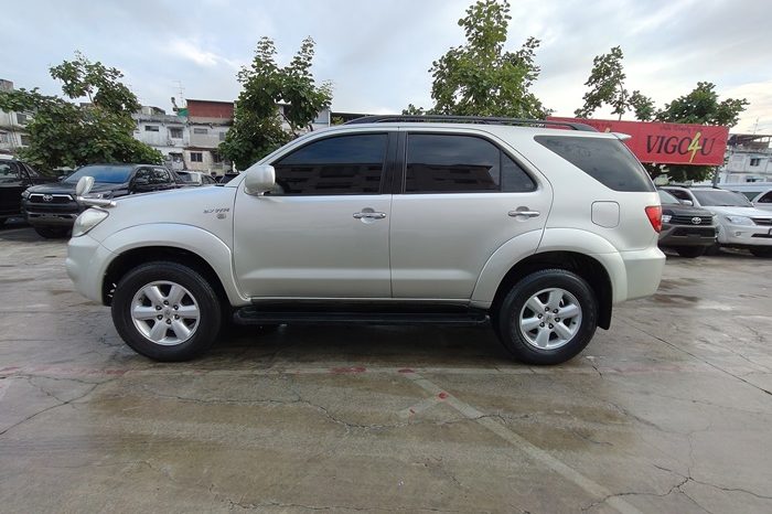 TOYOTA 4WD 2005 2.7V AT FORTUNER SILVER  1369 full