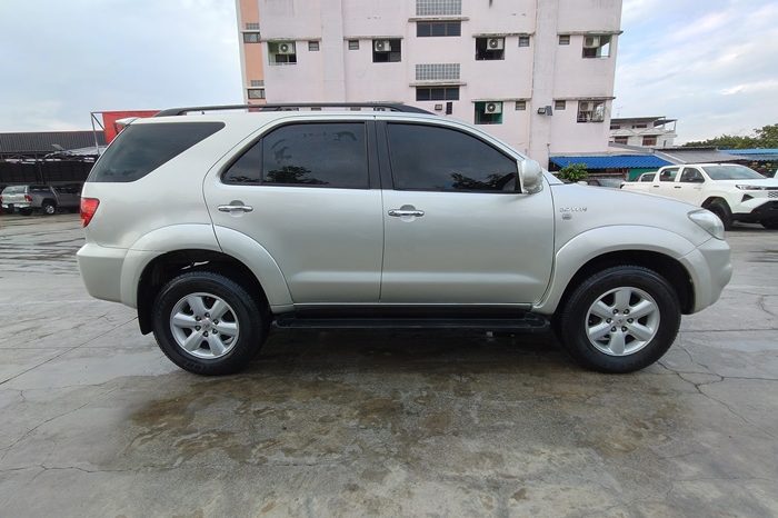 TOYOTA 4WD 2005 2.7V AT FORTUNER SILVER  1369 full
