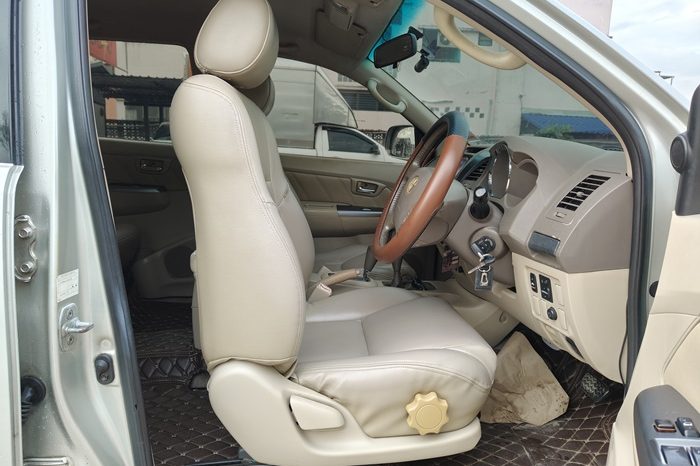 TOYOTA 4WD 2005 2.7V AT FORTUNER SILVER  1369 full