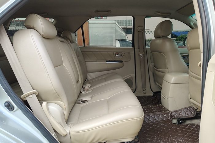 TOYOTA 4WD 2005 2.7V AT FORTUNER SILVER  1369 full