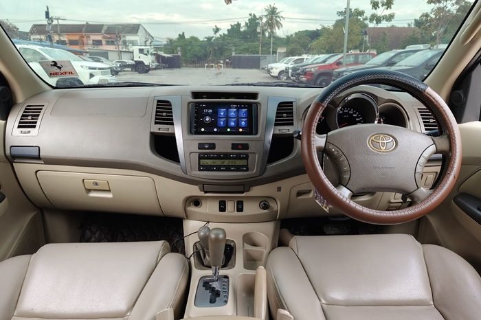 TOYOTA 4WD 2005 2.7V AT FORTUNER SILVER  1369 full