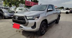 REVO 4WD 2020 2.4MID MT SMART CAB SILVER  8084