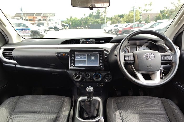 REVO 4WD 2020 2.4MID MT SMART CAB SILVER  8084 full