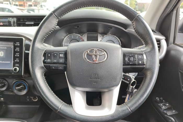 REVO 4WD 2020 2.4MID MT SMART CAB SILVER  8084 full