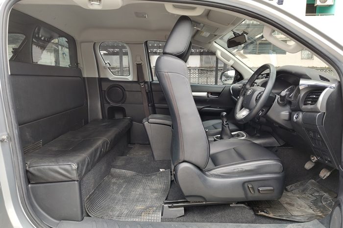 REVO 4WD 2021 2.8 HIGHT MT SMART CAB SILVER  6444 full