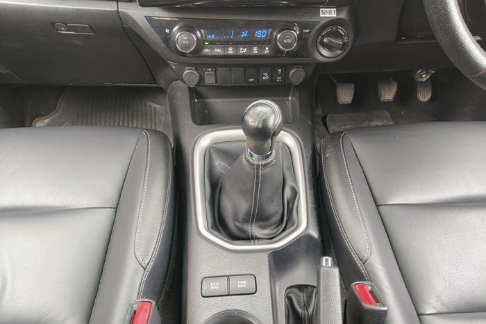 REVO 4WD 2021 2.8 HIGHT MT SMART CAB SILVER  6444 full