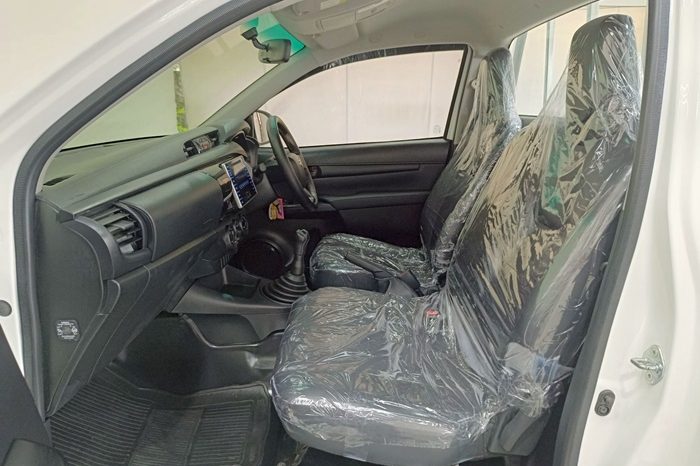 REVO 2WD 2020 2.4J MT STANDARD WHITE  1837 full