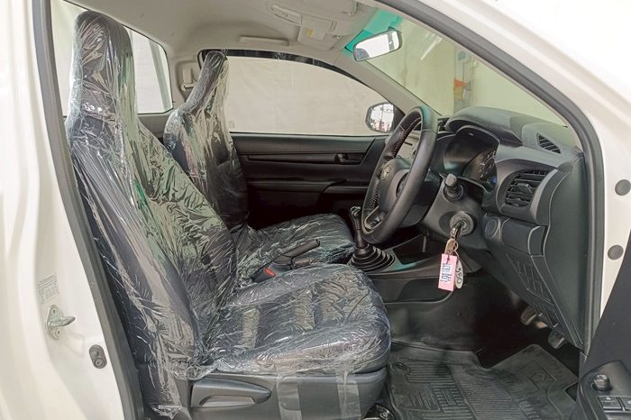 REVO 2WD 2020 2.4J MT STANDARD WHITE  1837 full