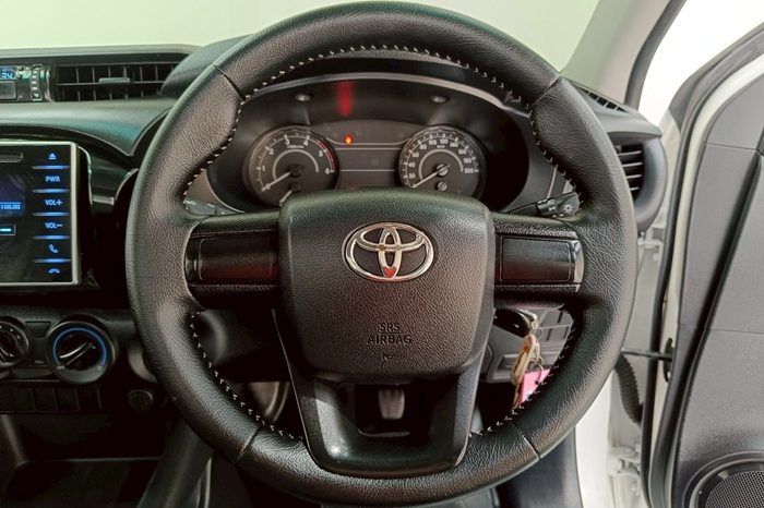 REVO 2WD 2020 2.4J MT STANDARD WHITE  1837 full