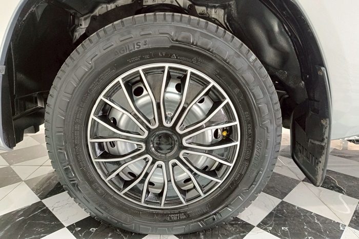 REVO 2WD 2020 2.4J MT STANDARD SILVER  1843 full