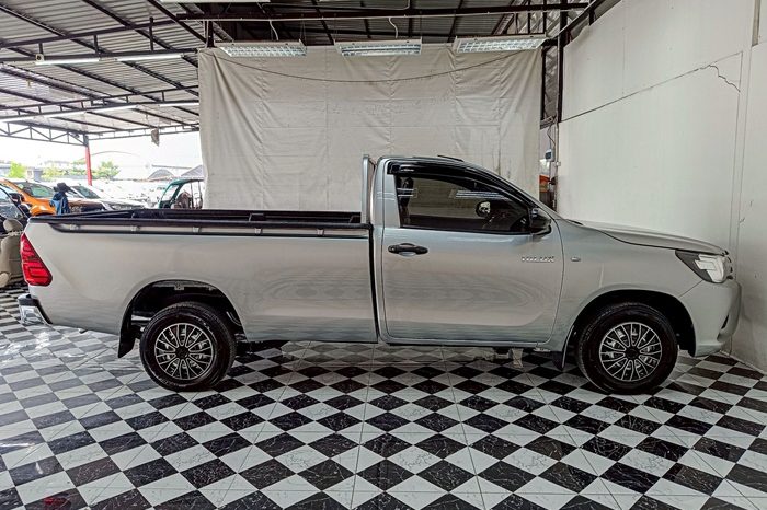 REVO 2WD 2020 2.4J MT STANDARD SILVER  1843 full