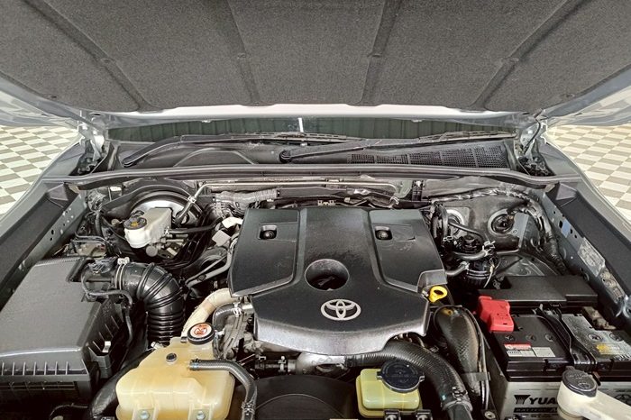 REVO 2WD 2020 2.4J MT STANDARD SILVER  1843 full